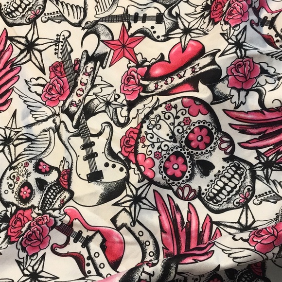 5’-2” X 8’-0” bed sheet / table cover / curtain - Picture 3 of 3